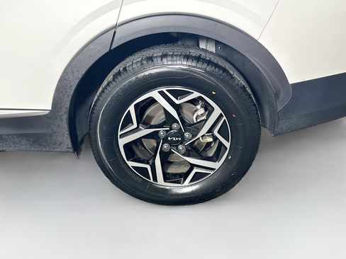 Used 2025 Kia Sportage LX image 11