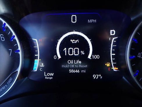 Used 2024 Chrysler Pacifica Touring-L FWD image 27