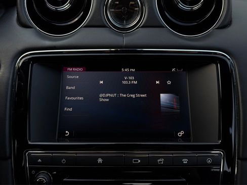 Used 2016 Jaguar XJ L Portfolio RWD image 24