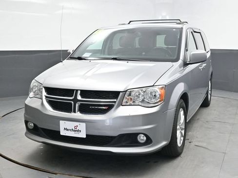 Used 2018 Dodge Grand Caravan SXT FWD image 2