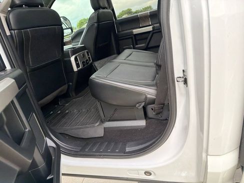 Used 2019 Ford F250 Lariat w/ Lariat Ultimate Package AWD/4WD image 9