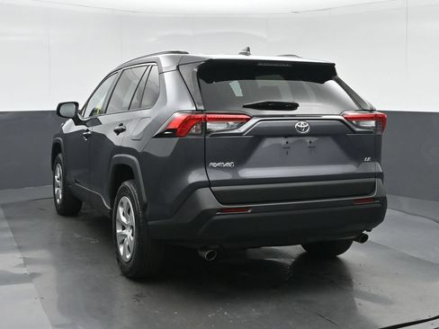 Used 2021 Toyota RAV4 LE FWD image 5