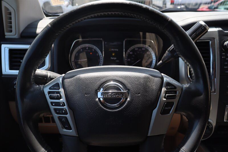 Used 2017 Nissan Titan SV AWD/4WD image 11