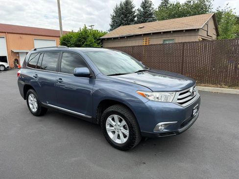 Used 2012 Toyota Highlander FWD w/ Tech Pkg image 3