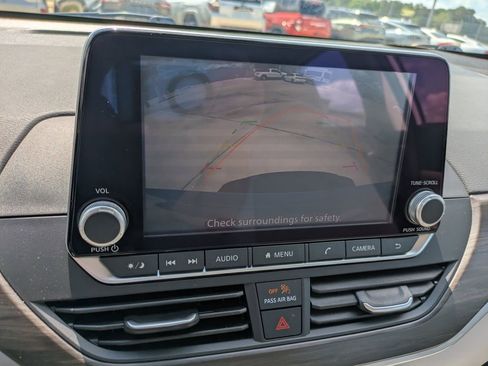 Used 2025 Nissan Altima 2.5 SV FWD image 18