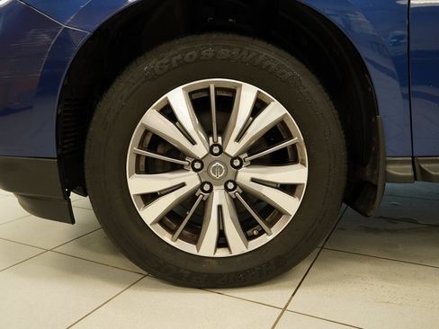 Used 2019 Nissan Pathfinder SV image 15