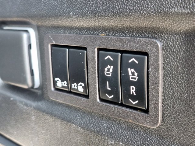 Used 2023 Chevrolet Tahoe Premier AWD/4WD image 33