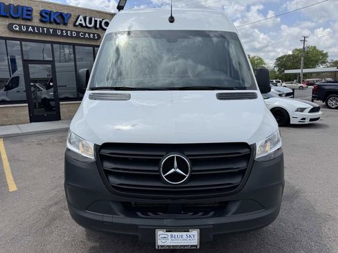 Used 2023 Mercedes-Benz Sprinter 2500 image 2