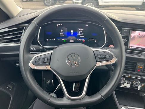 Used 2024 Volkswagen Jetta SE image 15