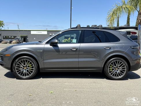 Used 2020 Porsche Cayenne E-Hybrid w/ Premium Plus Package AWD/4WD image 7