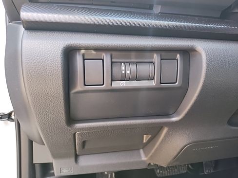 Used 2025 Subaru Crosstrek 2.0i Premium image 19