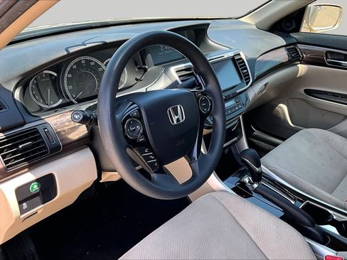 Used 2016 Honda Accord EX image 18