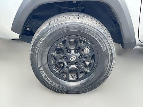 Used 2023 Toyota Tacoma SR5 AWD/4WD image 30
