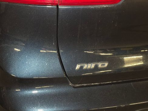 Used 2019 Kia Niro EX FWD image 5