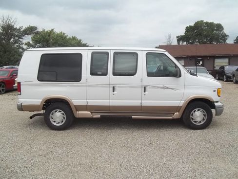 Used 2001 Ford E-150 and Econoline 150 image 1