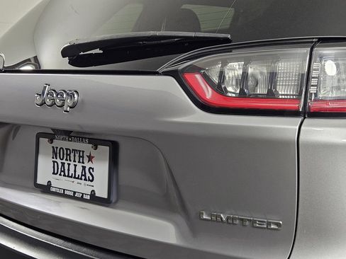 Used 2019 Jeep Cherokee Limited FWD image 2
