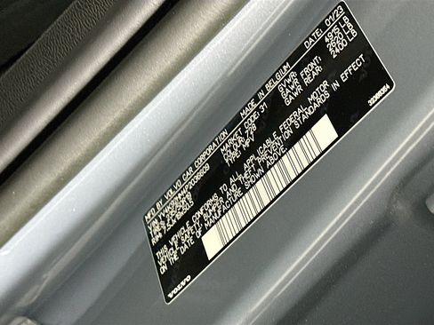 Used 2023 Volvo XC40 B4 Ultimate FWD image 12