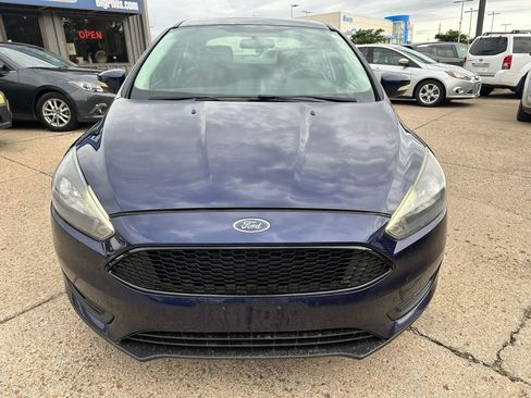 Used 2017 Ford Focus SEL w/ Cold Weather Package FWD image 2