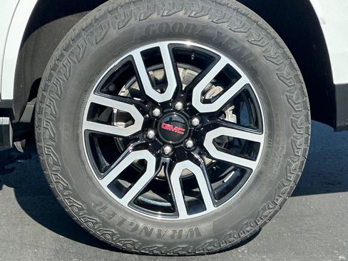Used 2023 GMC Yukon AT4 image 46