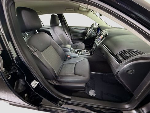Used 2023 Chrysler 300 Touring w/ Safetytec Plus Group RWD image 29
