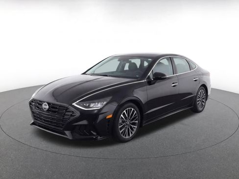 Used 2024 Nissan Altima 2.5 SV FWD image 3