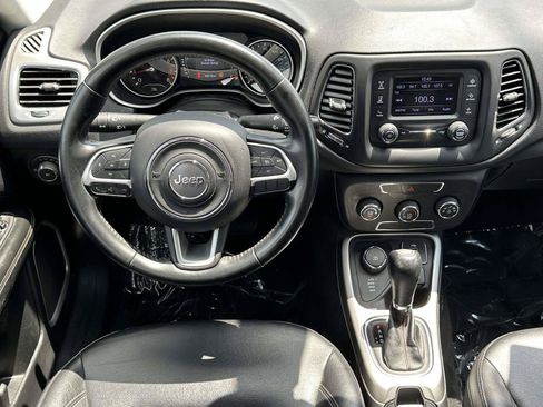 Used 2018 Jeep Compass Latitude AWD/4WD image 13