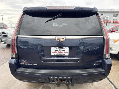 Used 2017 Cadillac Escalade ESV Premium Luxury AWD/4WD image 6