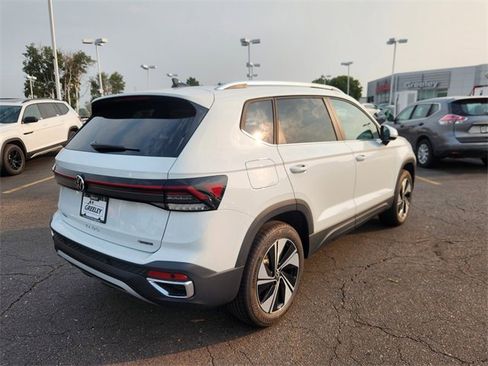 New 2025 Volkswagen Taos SE image 3