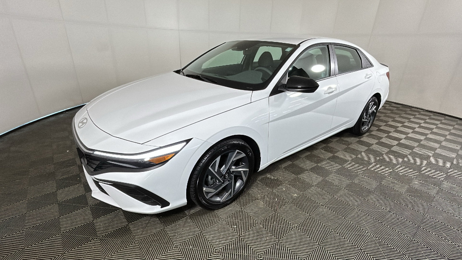 Used 2025 Hyundai Elantra Sport FWD image 8