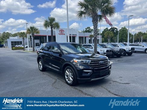 Used 2021 Ford Explorer XLT w/ Equipment Group 202A AWD/4WD image 1