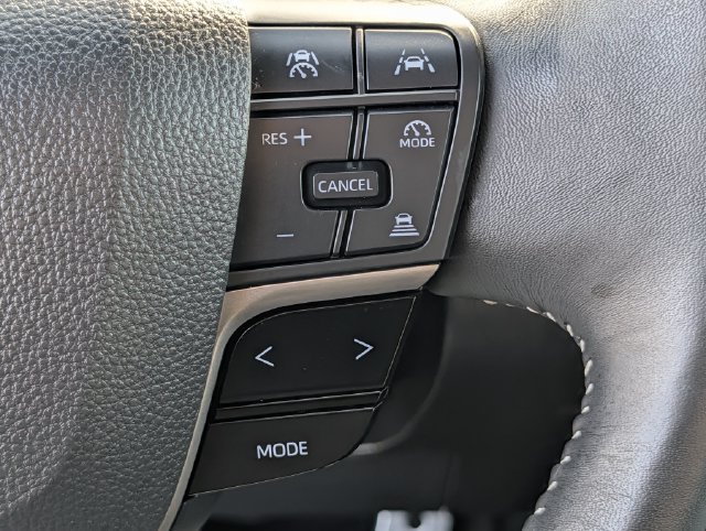 Used 2025 Toyota Camry SE w/ Convenience Package FWD image 21