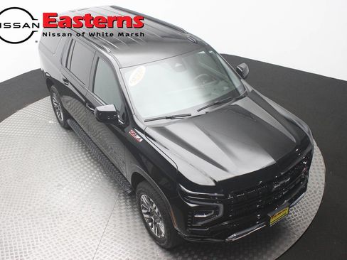 Used 2025 Chevrolet Suburban Z71 AWD/4WD image 3