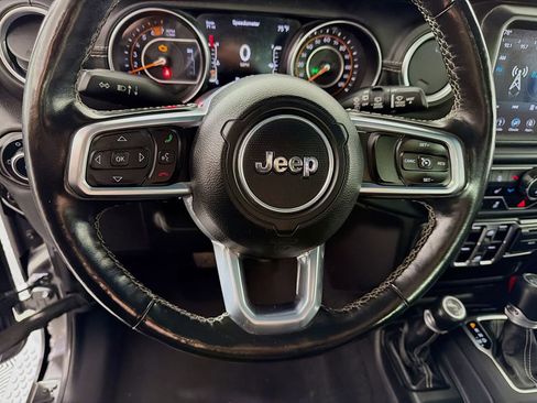 Used 2018 Jeep Wrangler Unlimited Sahara AWD/4WD image 13