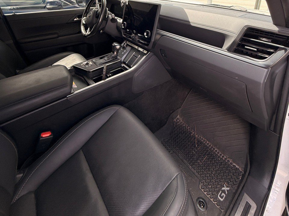 Used 2024 Lexus GX 550 AWD/4WD image 4