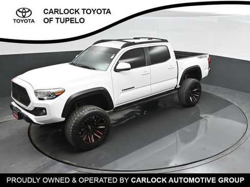 Used 2018 Toyota Tacoma TRD Off-Road AWD/4WD image 53
