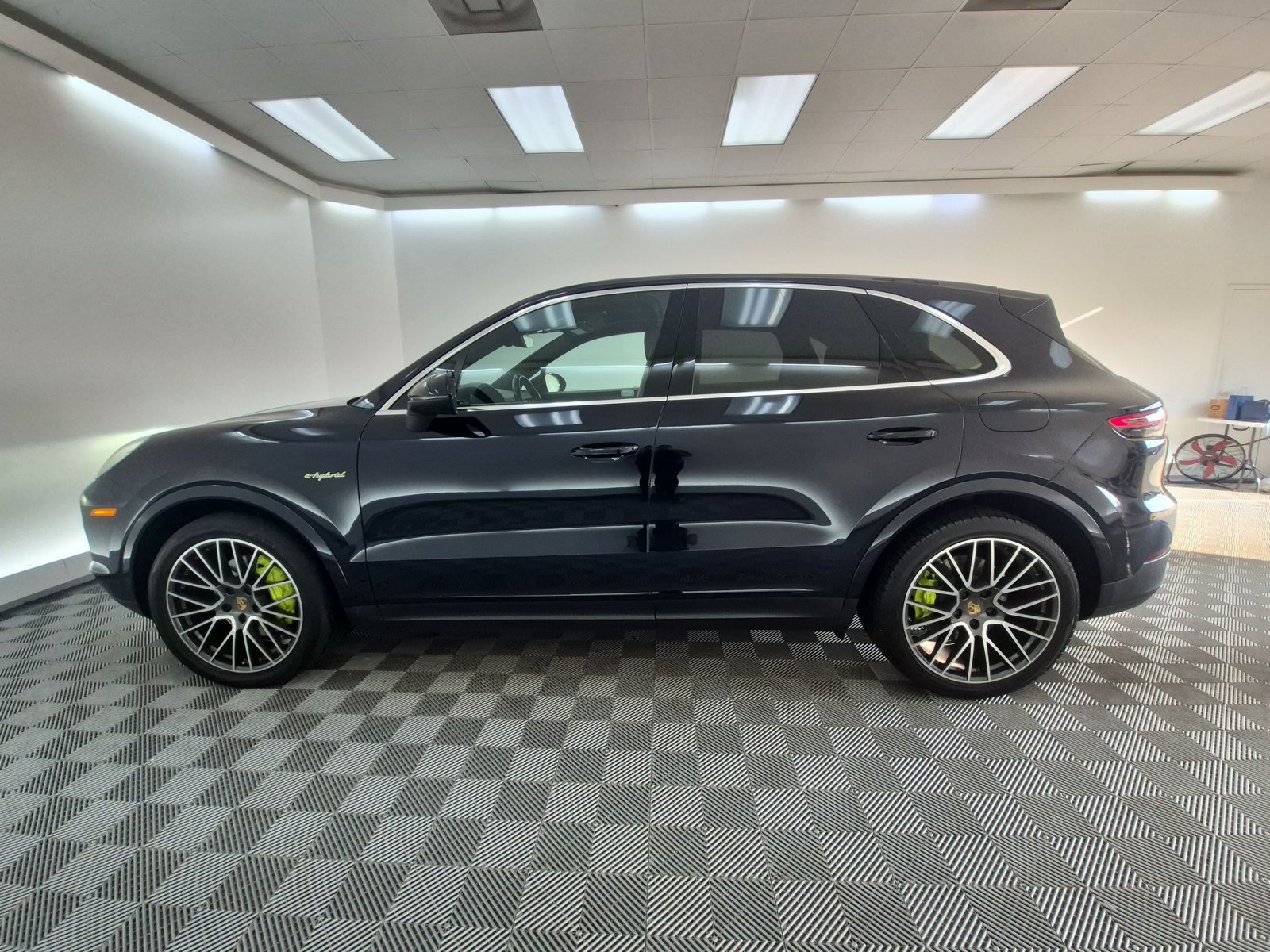 Used 2020 Porsche Cayenne E-Hybrid AWD/4WD image 2