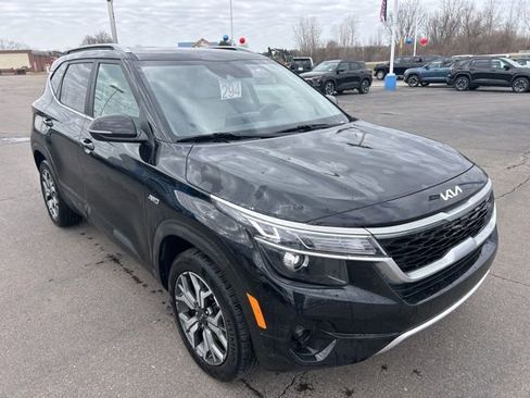 Used 2023 Kia Seltos EX image 3