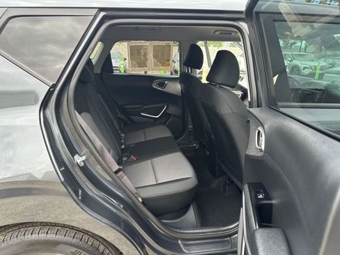 Used 2025 Kia Soul LX w/ LX Technology Package FWD image 23