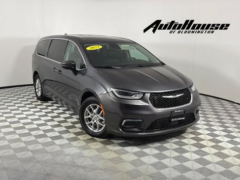 Used 2023 Chrysler Pacifica Touring-L FWD image 1