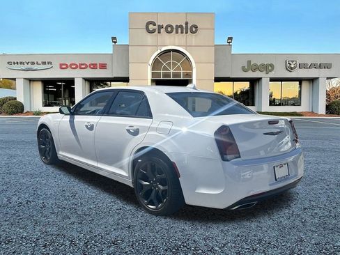 Used 2023 Chrysler 300 Touring w/ Sport Appearance Package image 5