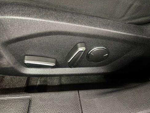Used 2019 Ford Fusion SE FWD image 9