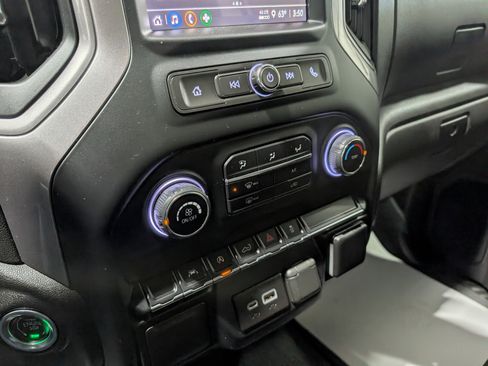 Used 2022 Chevrolet Silverado 1500 Custom image 23