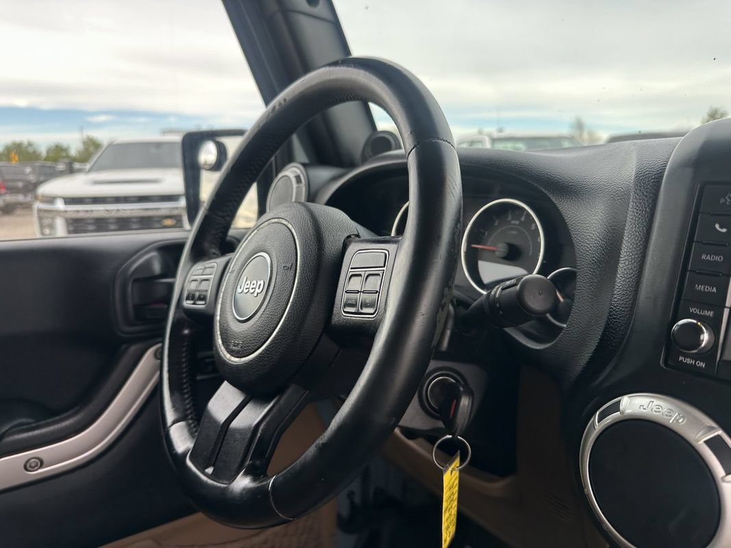Used 2014 Jeep Wrangler Unlimited Sahara w/ Connectivity Group AWD/4WD image 17
