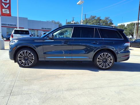 Used 2023 Lincoln Aviator Black Label w/ Class IV Trailer Tow Package AWD/4WD image 9