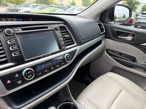 Used 2018 Toyota Highlander XLE FWD image 24