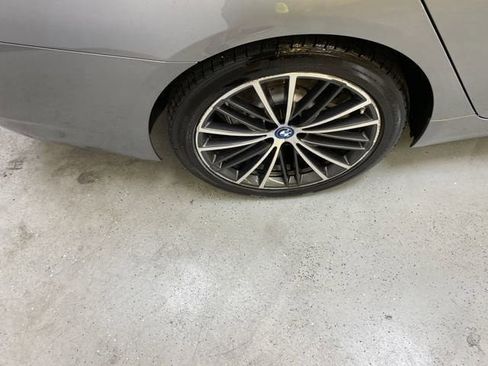 Used 2023 BMW 530e w/ Premium Package image 13