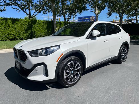 Used 2026 BMW X2 xDrive28i w/ Convenience Package AWD/4WD image 3