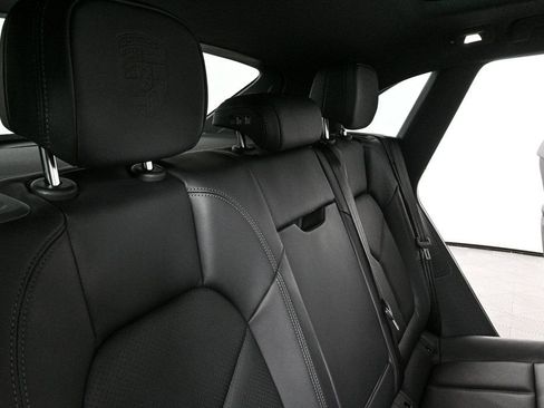 Certified 2026 Porsche Macan image 24