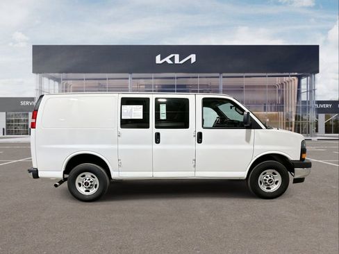 Used 2024 GMC Savana 2500 w/ Driver Convenience Package image 9