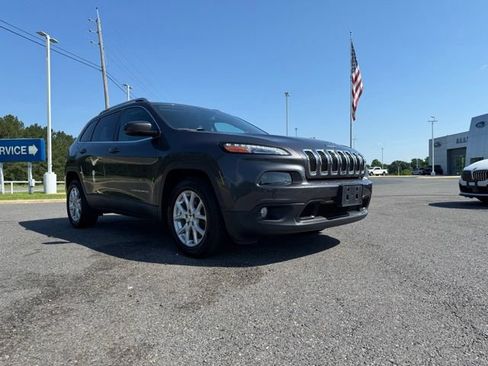 Used 2017 Jeep Cherokee Latitude w/ Safety/Convenience Group FWD image 10